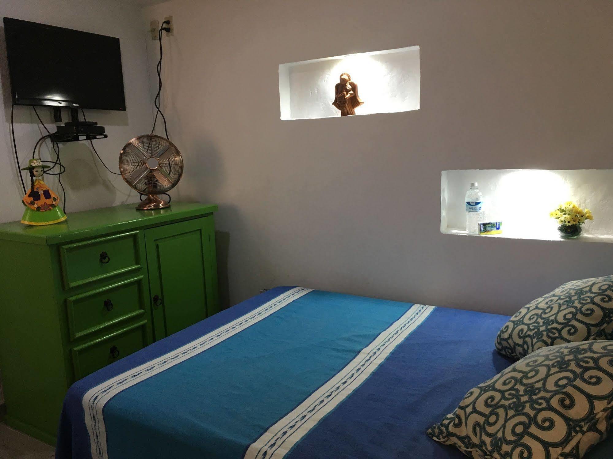 Hostal De Maria Guadalajara Ngoại thất bức ảnh