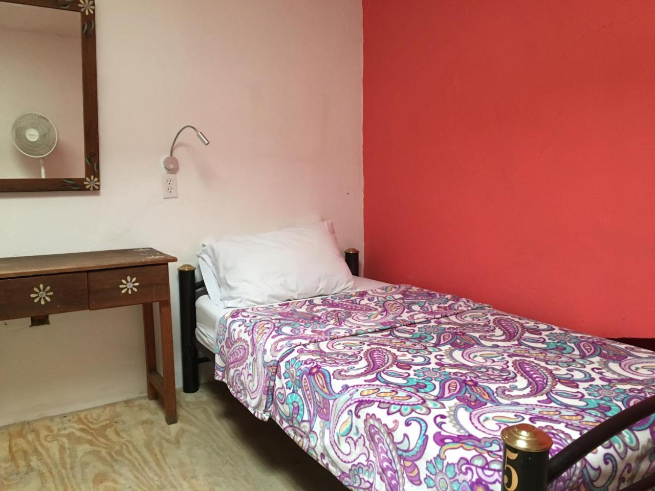 Hostal De Maria Guadalajara Ngoại thất bức ảnh
